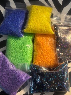 Assorted rhinestones